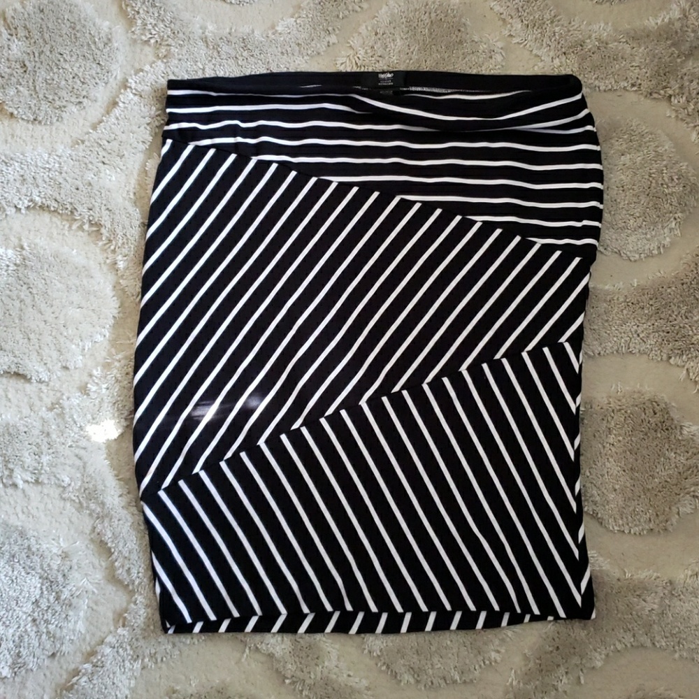 Black and White Stretch Pencil Skirt